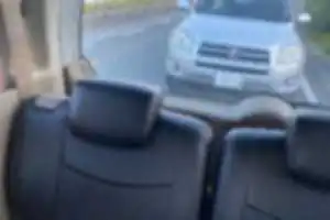 いわき市赤井から小川方面に向かう途中での煽り運転。つけ回し。
良い年した方が乗っていましたが危ないのでやめて欲しい。