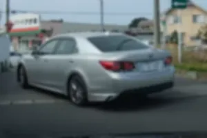 老夫婦のクラウンアスリート
スーパーの構内ではあるが、優先を守らず一時停止もせず横柄な運転がにじみ出ていた。