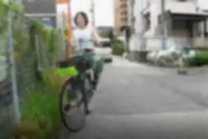 危険！逆走してくる自転車。進行を妨害され、強制停止させられた。迷惑で悪質。