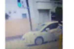 完全な信号無視
赤になって右折するカブ
更に確信犯の白Alt
自転車を轢き逃げする勢いで強引に右折
クズでしかない。
こうゆう奴らが轢き殺す。