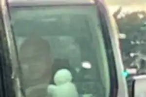 町田街道の木曽〜元橋本 区間

走行中は距離を開けてゆっくり走り、信号や渋滞で止まると1mも開けずぴったり詰めて止まる。
執拗にやられていました。

小さな子供をシートベルトも付けさせずにウロウロ車内を歩かせたり、頭のおかしな奴でした。

運転手の人相は、スキンヘッド・デブ・メガネの中年男。