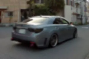 余りにも悪質で警察にも相談しましたが、対応して貰えないので、動画を撮影しました。
30km/h制限の住宅街を毎日猛スピードで走行。
一時停止も無視。
https://mapmaker.site/SU/NDM1OTM