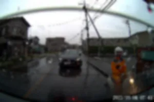 ホンダジョルノ（原付）車間がギリギリで後ろから迫ります。走行時も車間1m以内。停車時で30cm位　鶴ヶ島の関越病院辺りから日高市方面に出てきます。