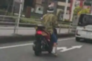 ナンバー隠してタバコ吸いながら運転してる未成年。
甲子園終わって目覚めちゃった？という感じの男の子‪𐤔
頑張ってイキってた‪𐤔
早く捕まればいいのに