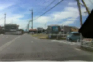 トヨタC-HR
空いている常磐道の追い越し車線を長時間走り続ける。
追い越し車線の車線規制時には、車線が無くなるギリギリで割り込み非情に危険で迷惑運転。
他にを他社の前に割り込み速度を上げず妨害運転している、我物顔ドライバー(おばさん)
危険で迷惑なのでやめてほしいし近寄らないほうがいい。
5年前くらいのC-HR
5人乗りの車に
1人で運転