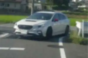 登校途中の小学生が横断し終えるのを待っているところに左折突入してきたレヴォーグワゴン。結局こちらが後進して離合するハメに。

平日の朝にだいたい同じ場所でスライドするんだから、道路の状況ぐらいおおよそ想像付くでしょ…(呆)