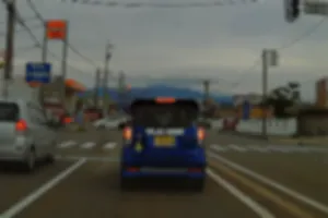 交差点で右折ウインカーを出さずに信号待ちし、青信号になってから急にウインカーを出し右折するクソババア
免許はく奪しろ