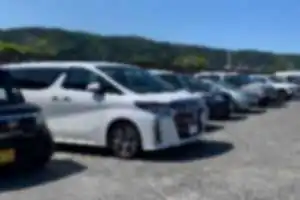 棺桶が通路を塞いでいた為、皆バックで出庫してた。
下手くそにはコンパクトカーをお勧めします。