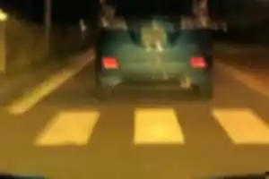 無灯火走行。
いや、運転してて不便じゃないの？