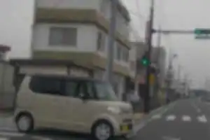 神戸市のサンシャインワーフにて障害者区画に駐車。助手席にチャイルドシート無しで子供二人乗せていた
