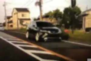 前後共にナンバーが付いていなかった黒の現行型ハリアー。国道6号を土浦方面に向かって走行していった。