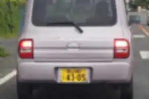 2024年からマンション敷地内にて、頻繁に迷惑駐車している。駐車スペースとして割り当てられていない駐輪場への導線となっているスペースで、大迷惑。