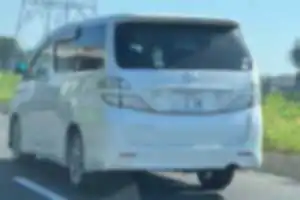 車との出会い頭の事故。警察呼び事故処理は終了。その後、保険会社にからの連絡にほとんど応じずもうすぐ2か月半。お相手は運送会社さんで配達中とのことでしたが、事故対応放置する運送会社があるなんて信じられません。