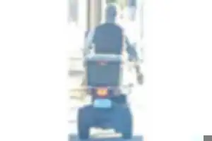 463バイパス左車線を法定速度で走行中
右車線の車が遅かったのか　煽られてから黄色車線で無理やり追い越して行きました