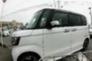 ２台の無謀運転。恐怖のガソリンスタンド。歩道上で信号待ちをしていたら・・・。
１台目：歩道上の後ろから高速でこちらのスレスレを通行後、さらに向こう側の歩道を高速で突っ込んでいく自動車。
２台目：信号無視し、歩道前の一時停止を無視してこちらに向かって突っ込んでくる自動車。