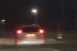 煽り運転してきた。道を譲ると信号無視3回。
アホなビビりなヤツ。
トヨタ プリウスアルファ。