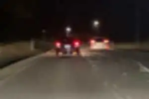 煽り運転してきた。道を譲ると信号無視3回。
アホなビビりなヤツ。
トヨタ プリウスアルファ。