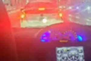 後ろからハイビームで煽ってきた。追い越しさせると前の車にもハイビームで煽っていた。