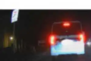 * 道路から右折してきた。 全然行けるタイミングではなかったので危うく追突寸前だった。 止まってくれるだろう、入れてくれるだろうのだろう運転は危険すぎる。 免許返納したほうがいいと思う。