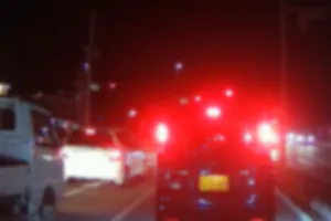 黒のマツダ フレアワゴン
右折車線でウィンカーを出さない