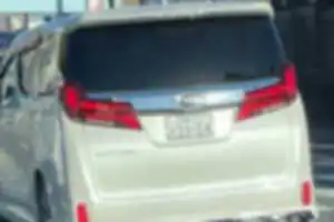 規約違反、条例違反しているくせに逆ギレの40代おじさん。ボタン押すだけなのにすぐ押せないらしい。電話のボタンは押せるのに。気持ち悪い暴言。お前が気持ち悪い。建設関係者