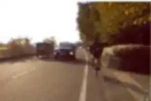 製鉄工場関係者による、自転車の危険逆走。
このご時世であっても、このような危険な輩がいるため、要注意。しかも工場関係者。
この日は、３名を目撃。すべてが同じ工場関係者。残念ながら、この工場のイメージは悪い。