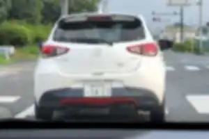 信号が赤になったのを遠くから見えた瞬間シフトダウンでブレーキ光らせずに一気に減速
青になると一気に加速して100kmくらい出てるんじゃないかってくらいすぐいなくなる。