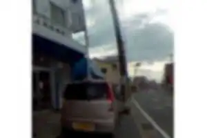 悪質な駐車。動物病院前の歩道上に駐車させ、歩行者等の通行を妨害。