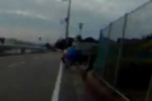 何とかならないか、製鉄会社関係者による危険運転の常態化。
証拠写真５枚で、逆走しながら製鉄工場へ入っていく様子をとらえた。
製鉄会社には、この写真を見て対策をとってもらいたい。