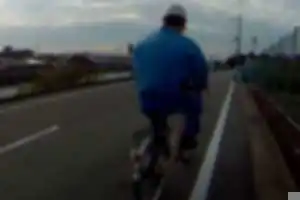 何とかならないか、製鉄会社関係者による危険運転の常態化。
証拠写真５枚で、逆走しながら製鉄工場へ入っていく様子をとらえた。
製鉄会社には、この写真を見て対策をとってもらいたい。