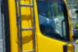 火のついた
タバコよーへっちゃらで
捨てれるなぁ
ポンコツがいしゃの
オンボロ運転手
禁煙車ならタバコ吸うなw