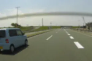 2022年5月18日(水)、午前10時45分頃、新東名・浜北インター付近で、片側２車線の道路の走行車線を走行中、ダイハツ・ムーヴコンテが追い越し車線をかなりのスピードで逆走してきた！
まったくなにを考えているのか。。その後、どうなったかは不明。