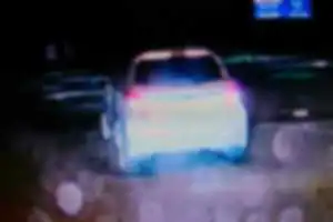 高速道路70の所を60で走って後ろが渋滞しました。車間距離は十分あけてましたが私を意識してるのか一時停止の所も右折レーン寄りで停止案の定ウィンカーあげないで曲がっていき意味不明にブレーキを踏んだりとバカな運転手だと思いました。今時ウィンカーが付いてない安い車もあるんだとおもいました(笑)。