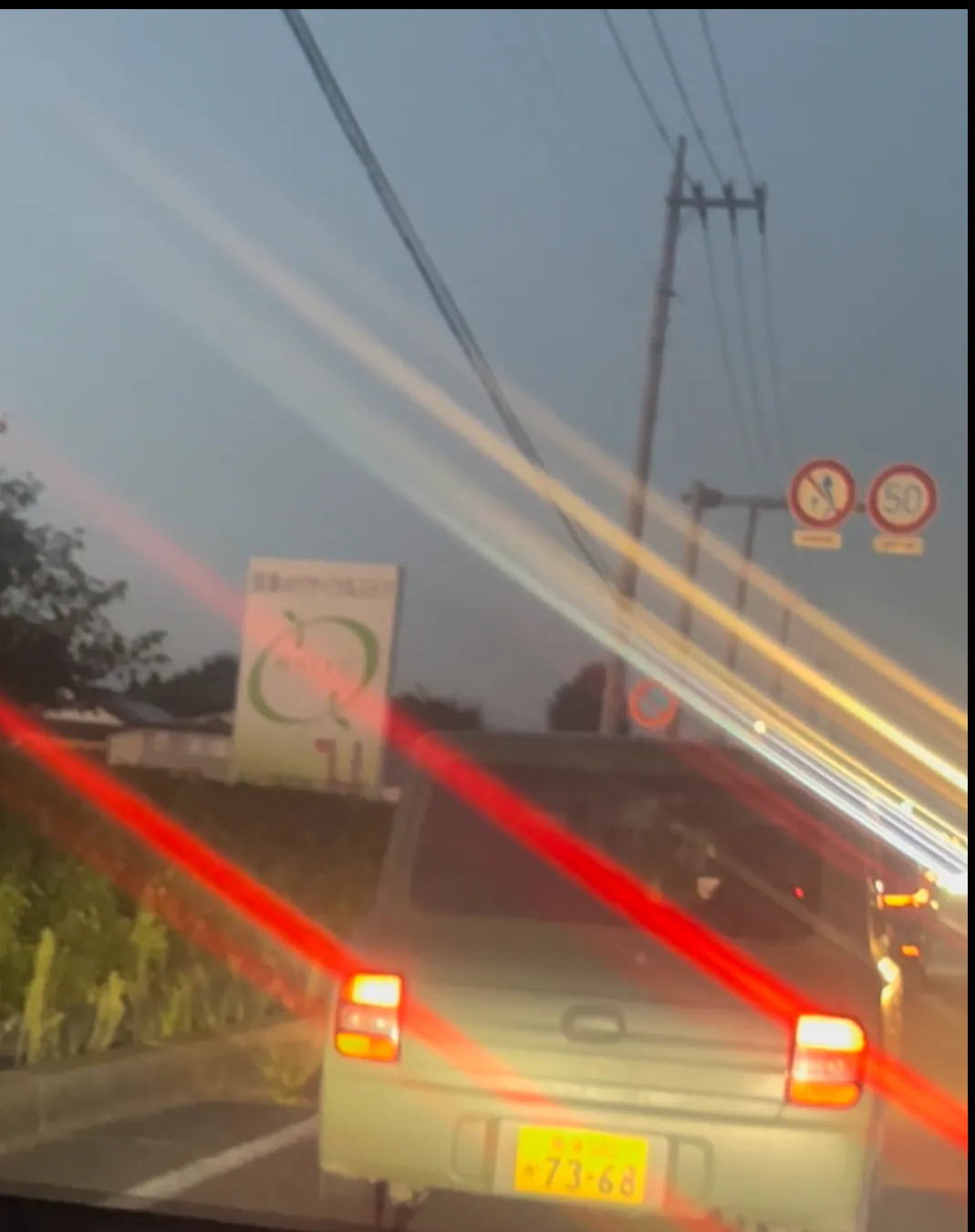 スズキラパン(全塗カーキ色)
追突を誘発させる停止直前の無駄な急ブレーキの嫌がらせ行為です。