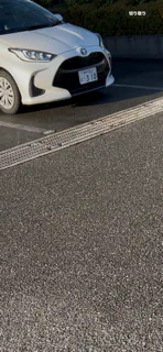 ここはとある施設で契約者以外はとめてはいけないのに毎日違法駐車してるこの車。