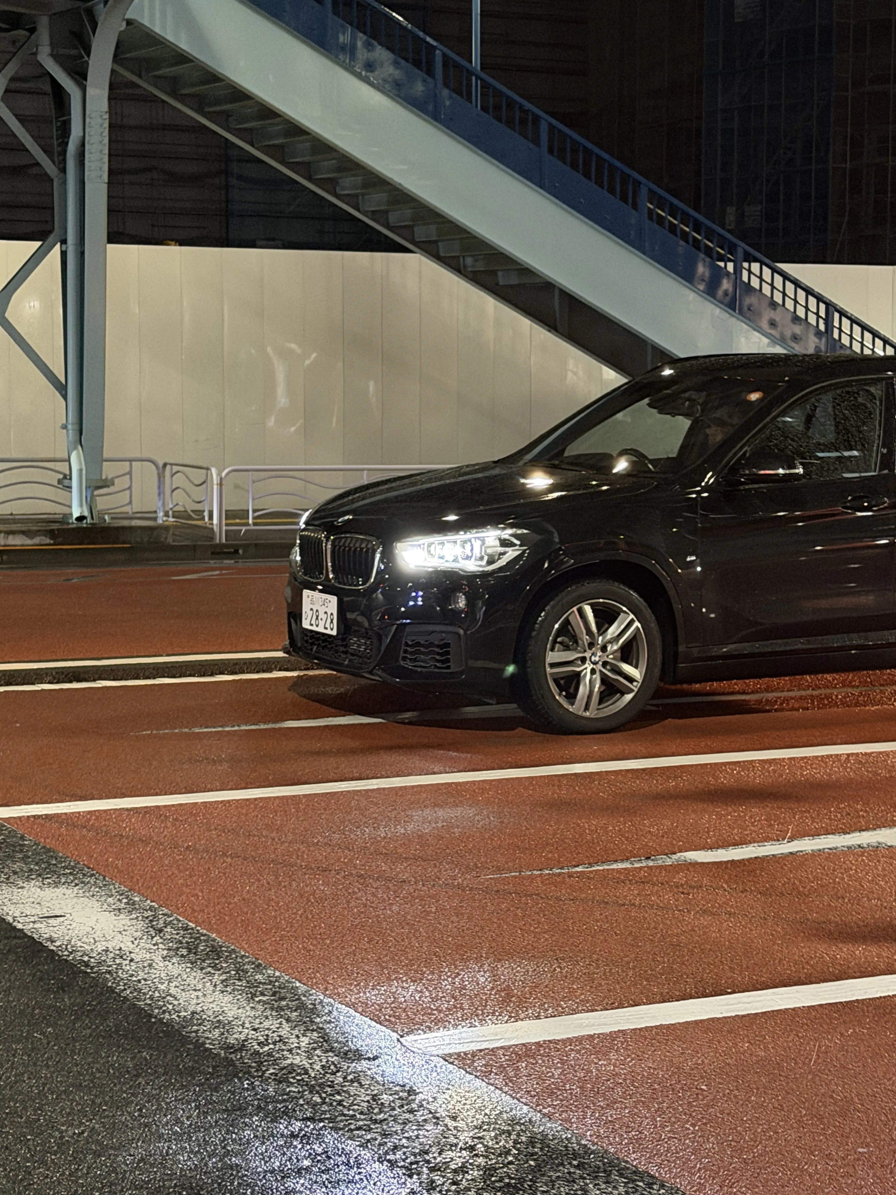 2025年10月19日
東京都江東区東雲の交差点で完全に赤信号
歩行者用信号青で渡りかけている歩行者がいるのに加速して直進信号無視