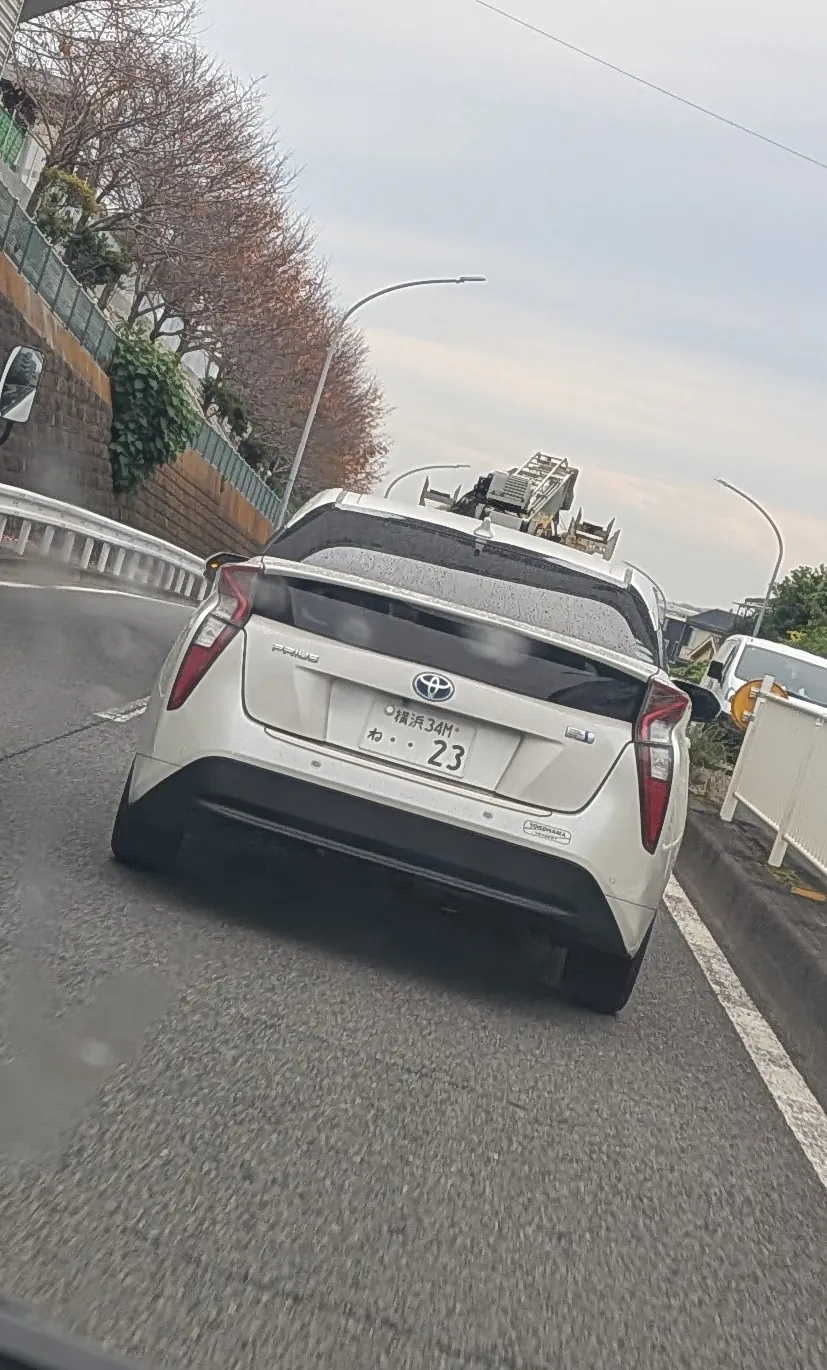 急な割り込み→ウィンカー出さない
横に来て並走したり無駄に幅寄せ
煽り行為