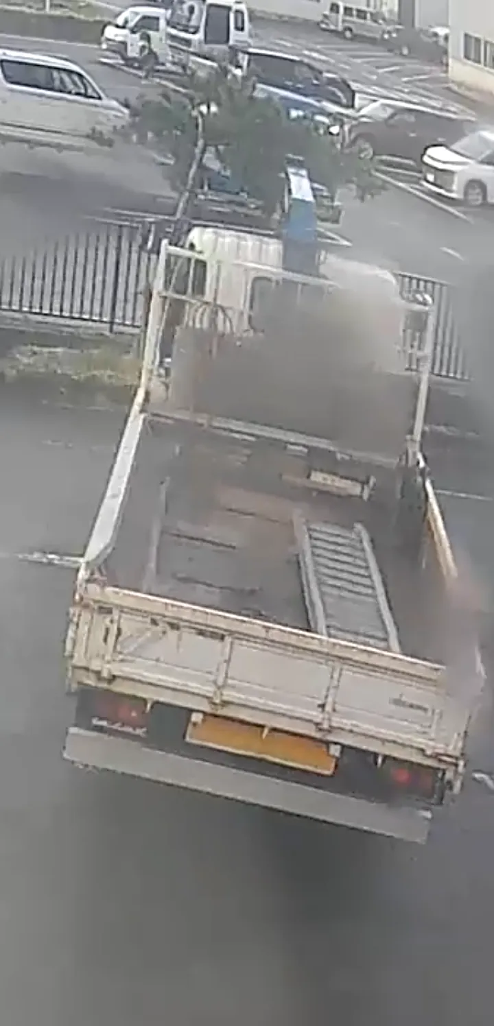 通り抜け　騒音　ナンバーなし