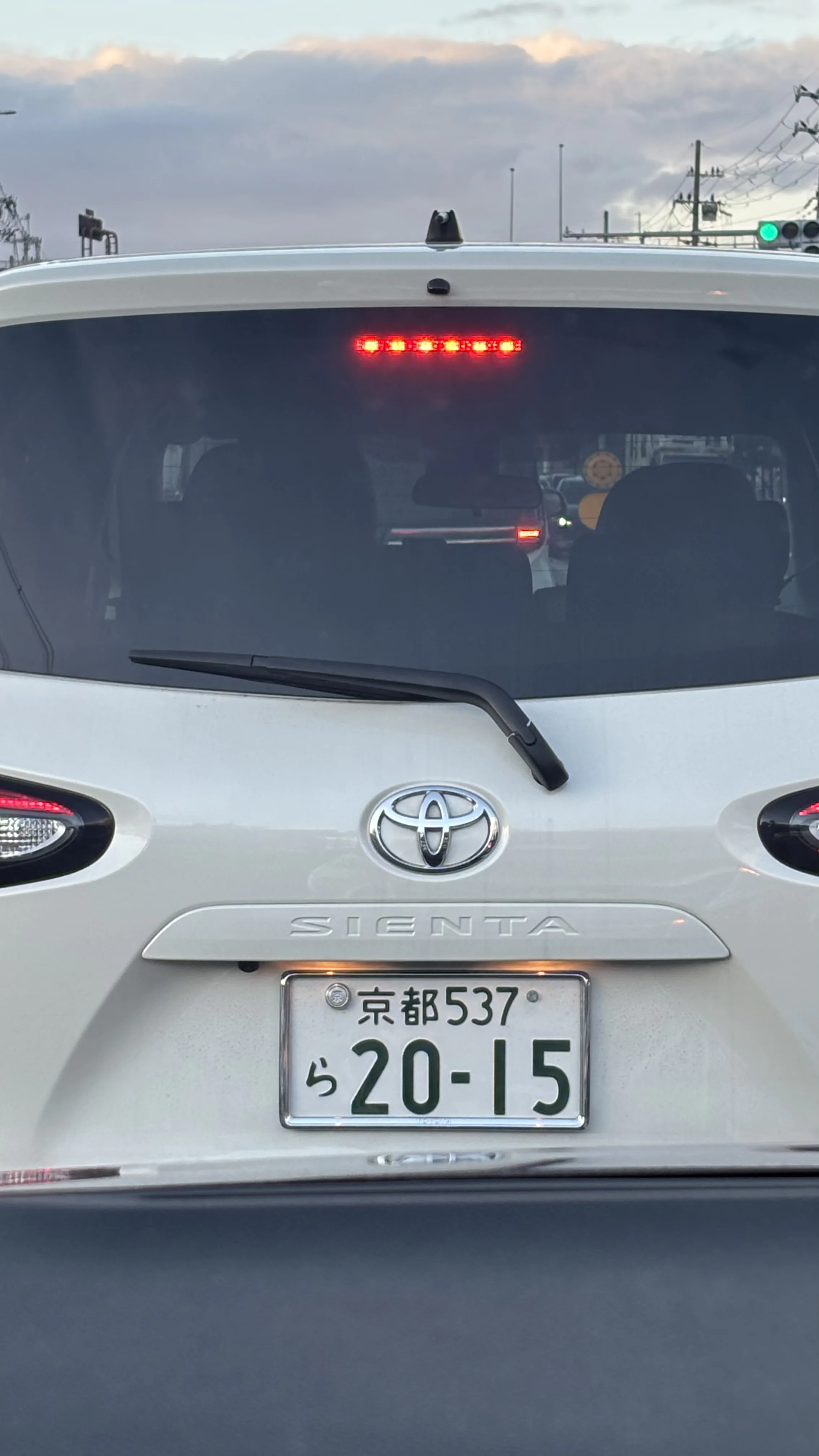 年始の渋滞の列に無理矢理割り込んできた。もう少しで事故になりそうだった。