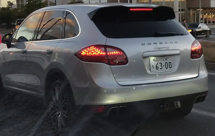 ポルシェ　Cayenne s　品川334　な　63-00
急な割り込み　3車線一気の車線変更
車間距離不保持