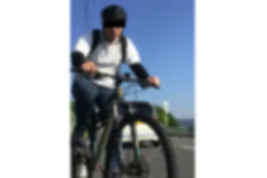 製鉄工場関係者の危険運転が後を絶たない。違反者の特徴は、ヘルメットを着用または前かごに入れていることと、製鉄会社に出入りしていること。自転車が道路を逆走して自動車を避けるために歩行者への幅寄せをおこない、自動車に向かって進行してくることから脅威となっている。さらに、通行する高校生が時々まねをしてしまっている。工場の安全教育の崩壊が疑われ、社会的な安全教育に悪影響を与えている事案。近隣住民の方々は要注意！