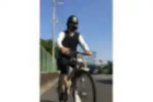 製鉄工場関係者の危険運転が後を絶たない。違反者の特徴は、ヘルメットを着用または前かごに入れていることと、製鉄会社に出入りしていること。自転車が道路を逆走して自動車を避けるために歩行者への幅寄せをおこない、自動車に向かって進行してくることから脅威となっている。さらに、通行する高校生が時々まねをしてしまっている。工場の安全教育の崩壊が疑われ、社会的な安全教育に悪影響を与えている事案。近隣住民の方々は要注意！