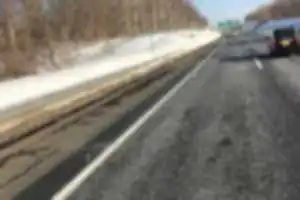 レンタカーのジジイババア　高速道路で普通の追い越ししたら、覗き込んで見てきて写真バシャバシャ撮っていく勘違いども