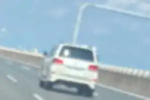 トヨタ　ランドクルーザー　白