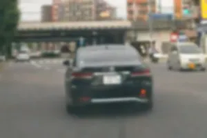 前方障害無く低速走行