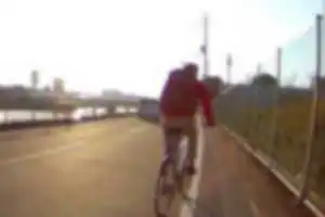 証拠写真５枚あります。2022年2月末の現状。
毎日、自転車の危険な逆走が多発！