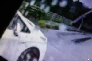 料金所にて合流トラブル、後ろから煽り運転し横付けし暴言を吐いて去っていきました。譲り合いがない自己中な奴だった。
くるくるパーと仕草してましたが、お前の頭がなと思う事でした。