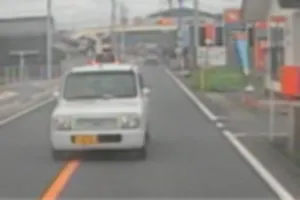 豊田市でドアを開けてポイ捨て