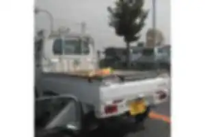 堤防にて、低速・タバコのポイ捨て・ゴミのポイ捨て・センターラインはみ出し。
後ろは大渋滞。
おまけに、信号無視していきました。