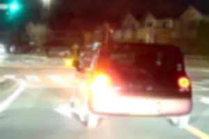 4月1日21時30分頃  館林市南面駐車場からの急な飛び出し。茶色スズキラパン。
夜桜を見た帰りなのでしょう。
交差点の右折車線から急に直進車線へ割り込む酷い煽り運転。超悪質なので要注意。